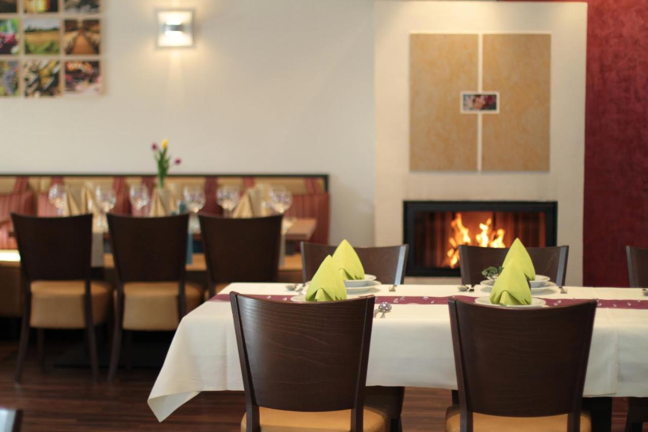פוהנשטראוס Hotel Drei Lilien מראה חיצוני תמונה
